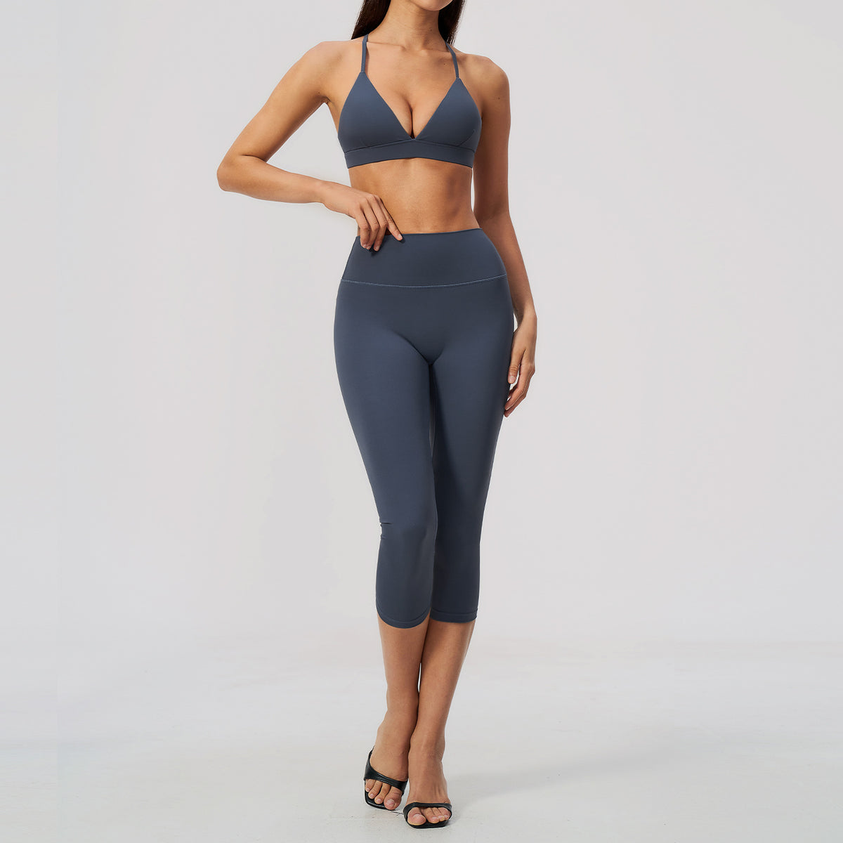 Women's new fashion bras with Tight-fitting high-waisted mid-length leggings set